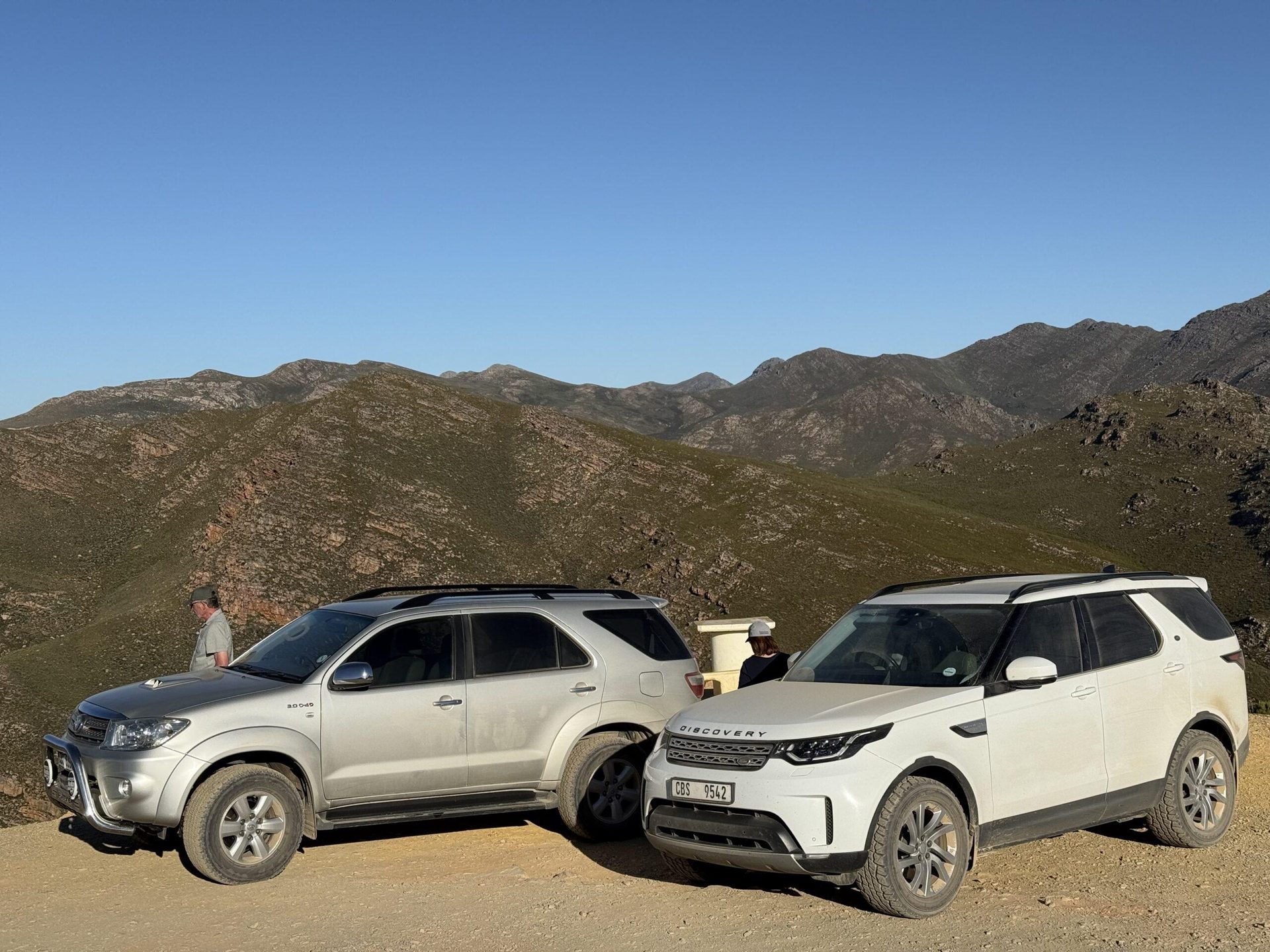 Two luxury SUVs in the Swartberg