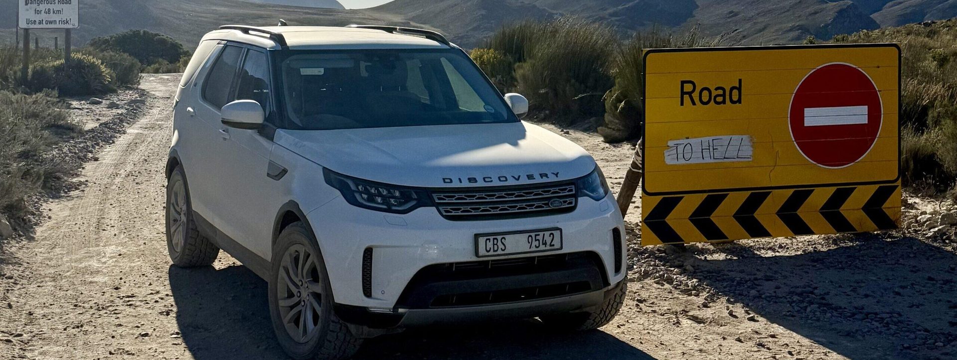 A factory-standard Land Rover at the top of the road into Die Hel