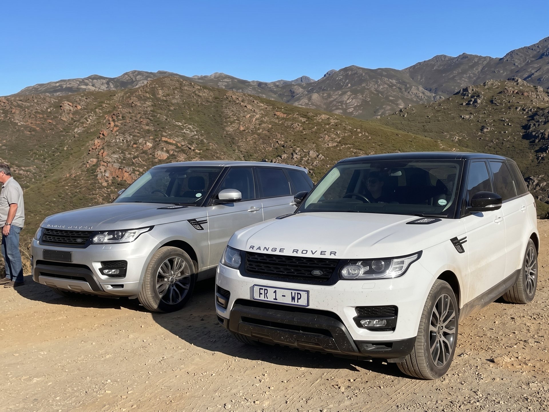 Two Range Rover Sports on the pass